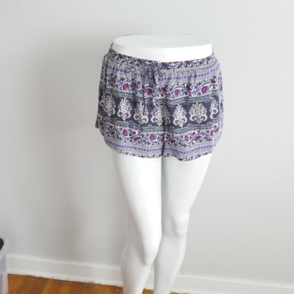 American Eagle White Maroon Navy Patterned Elastic Waist Casual Shorts Medium - Picture 4 of 10